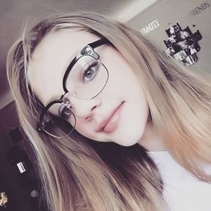 Meet your Posher, Alexis